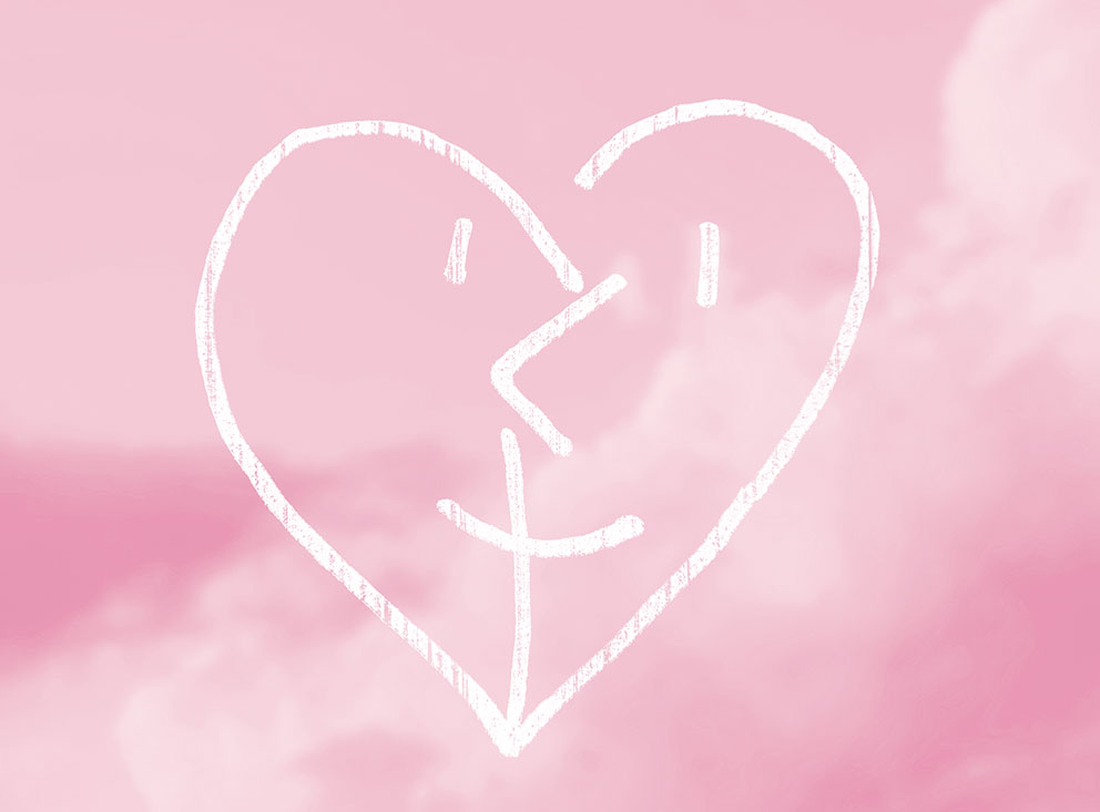 Weißes Herz vor rosa Wolken