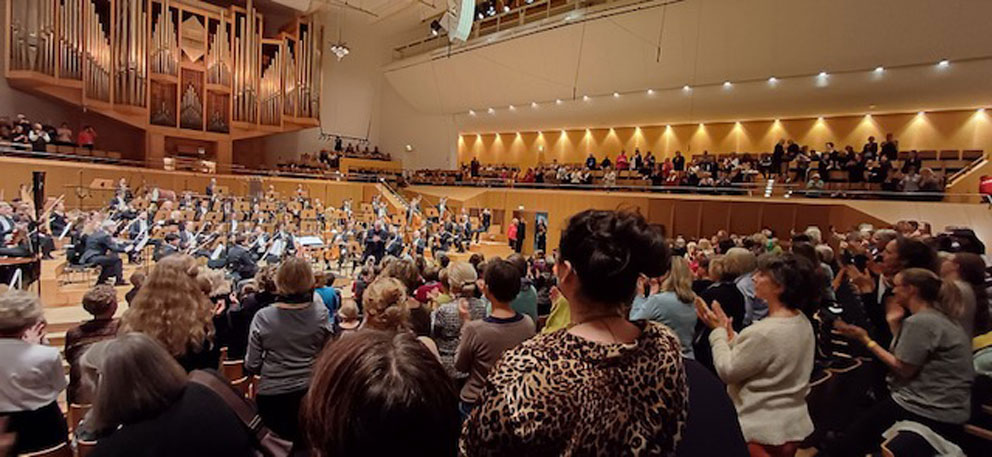 Konzertsaal mit Teilnehmern